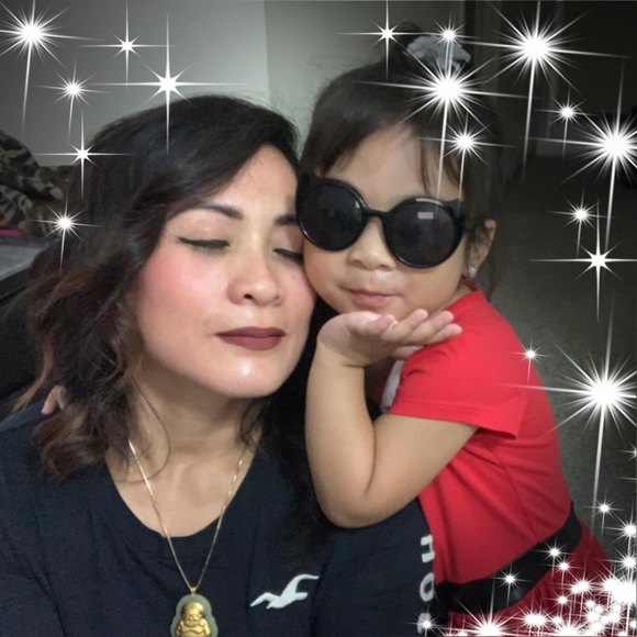 Meet your Posher, Cynthia - Picture 1 of 1